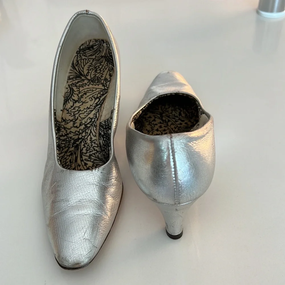 Vintage METALLIC Silver Leather Pumps​